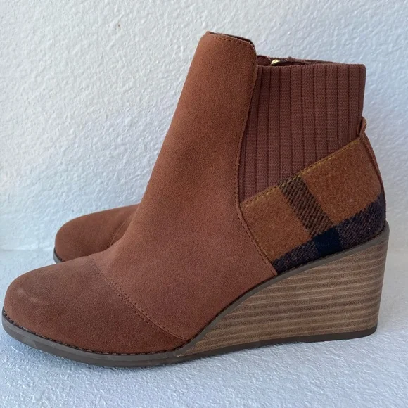 Plaid Toms’ Booties - Picture 3 of 5